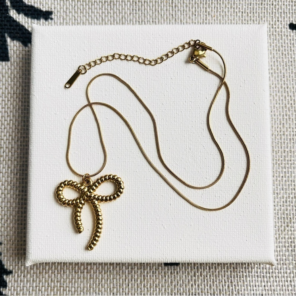 Anthropologie bow gold necklace
